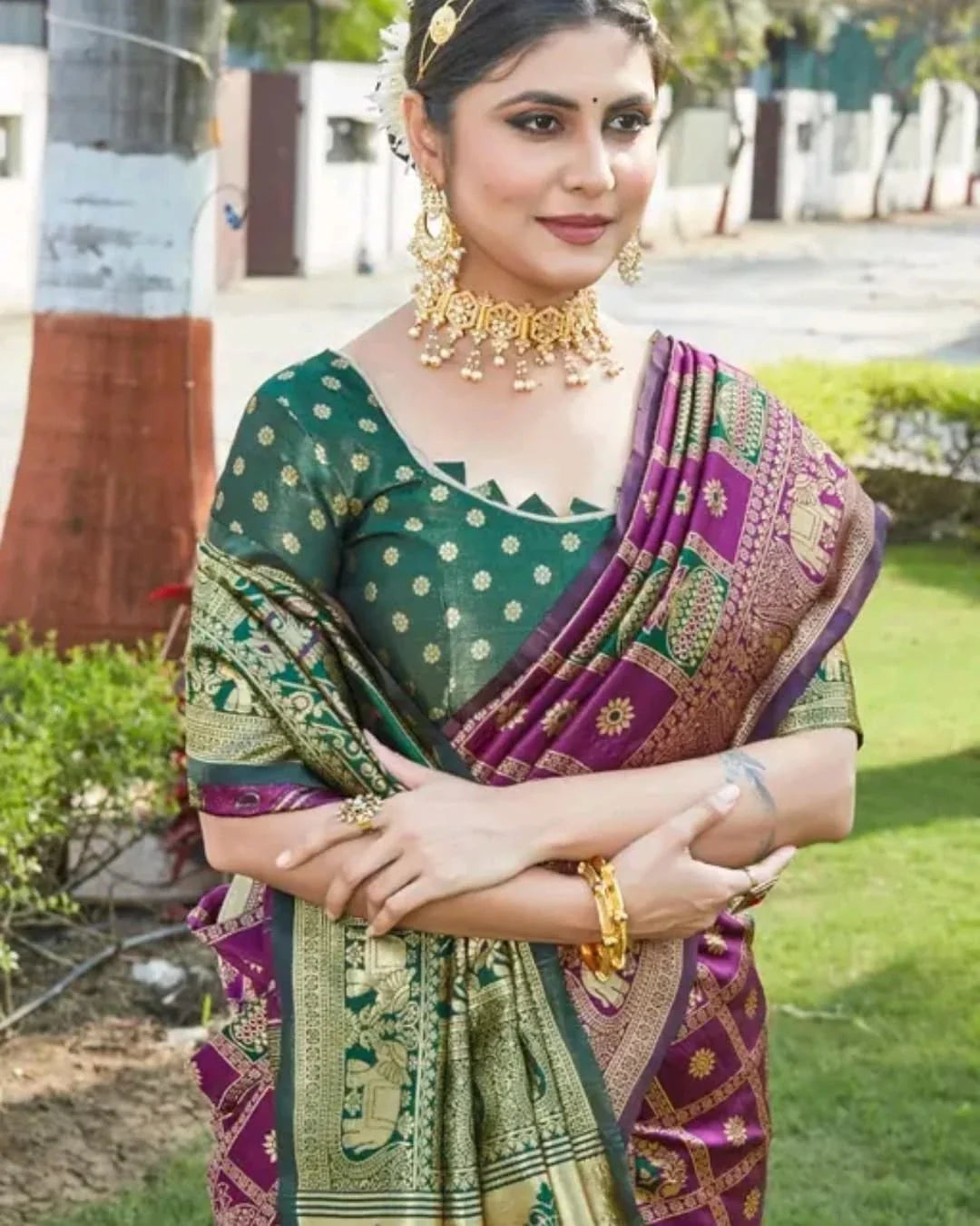 Enamoring Purple Soft Silk Saree With Surreptitious Blouse Piece