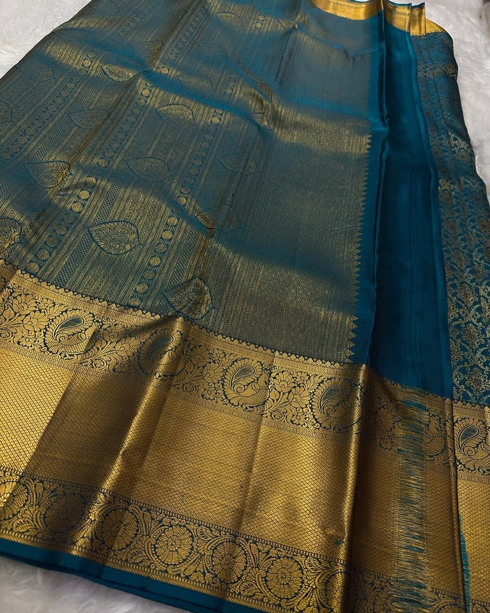 Mesmeric Rama Soft Banarasi Silk Saree With Breathtaking Blouse Piece