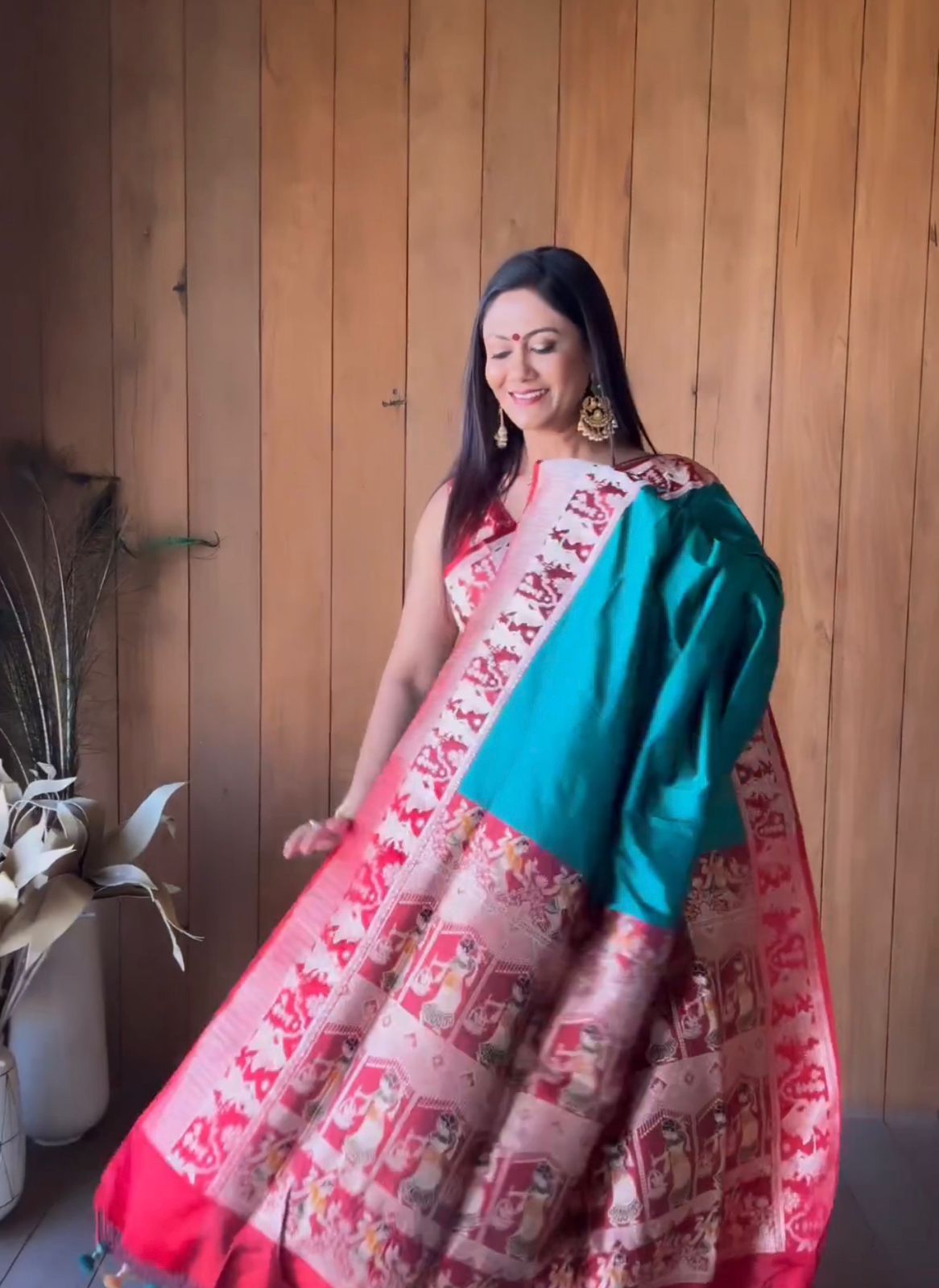Glorious Rama Paithani Silk Saree With Ethnic Blouse Piece