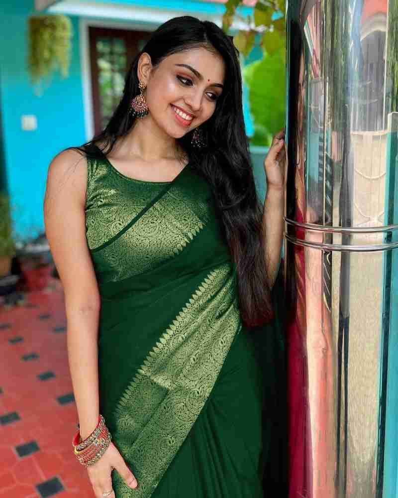 Dissemble Green Soft Silk Saree With Fairytale Blouse Piece