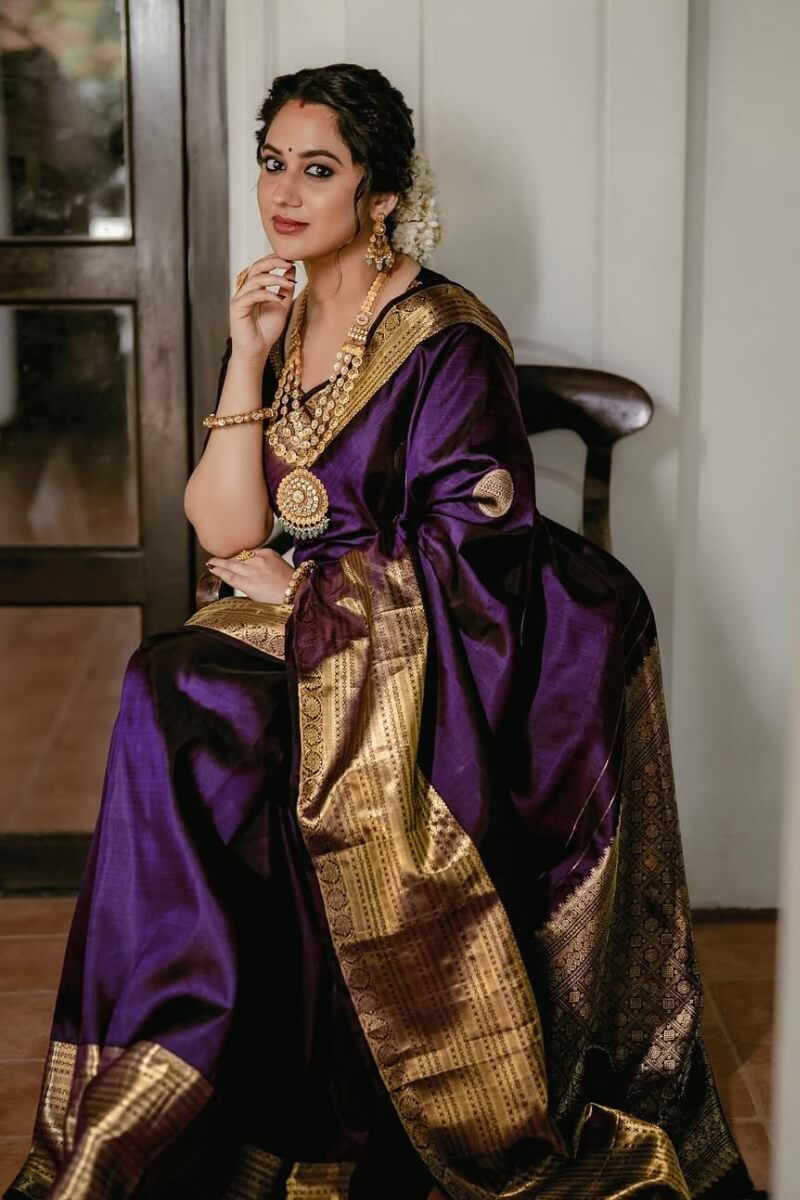 Evocative Purple Soft Banarasi Silk Saree With Piquant Blouse Piece
