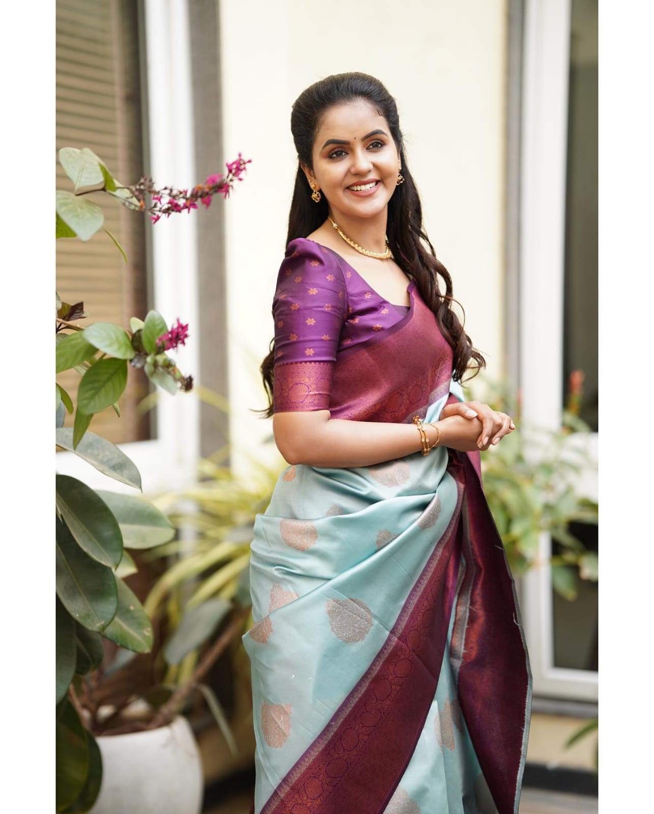 Magnetic Sky Soft Silk Saree With Felicitous Blouse Piece