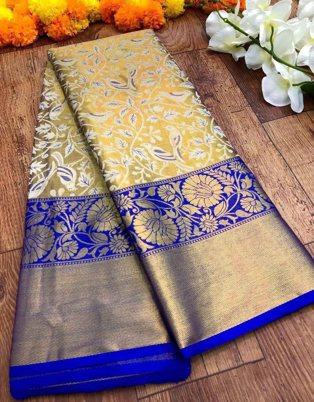 Mesmeric Royal Blue Kanjivaram Silk Saree With Beauteous Blouse Piece