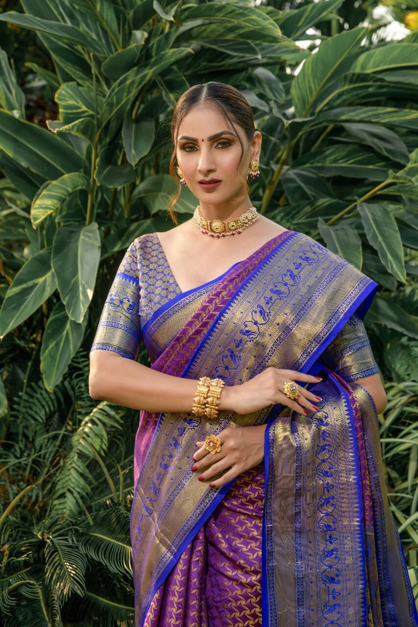 Gleaming Navy Blue Soft Banarasi Silk Saree With Bewitching Blouse Piece