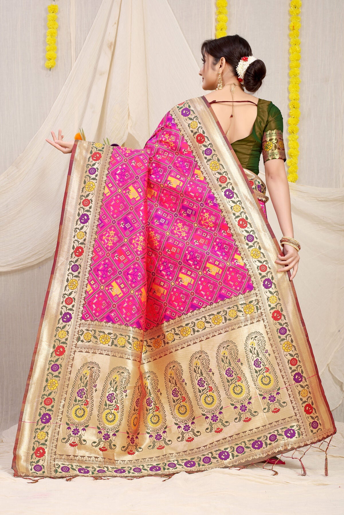 Enchanting Dark Pink Paithani Silk Saree With Flaunt Blouse Piece