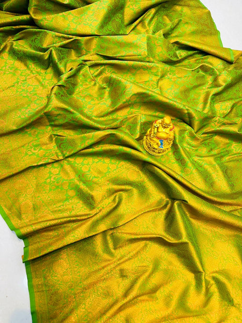 Outstanding Green Kanjivaram Silk Saree With Outstanding Blouse Piece