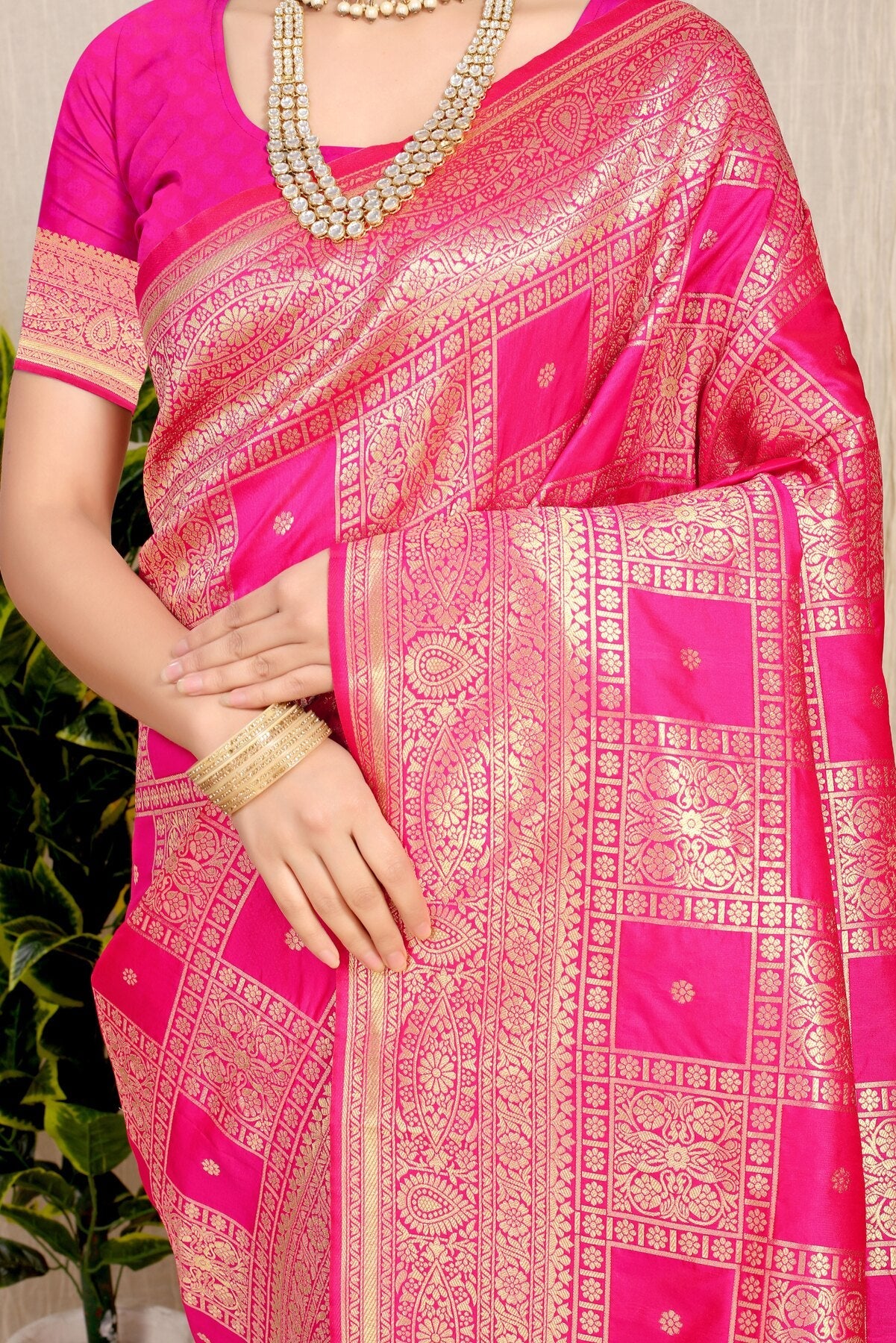 Mesmerising Dark Pink Kanjivaram Silk Saree With Glittering Blouse Piece