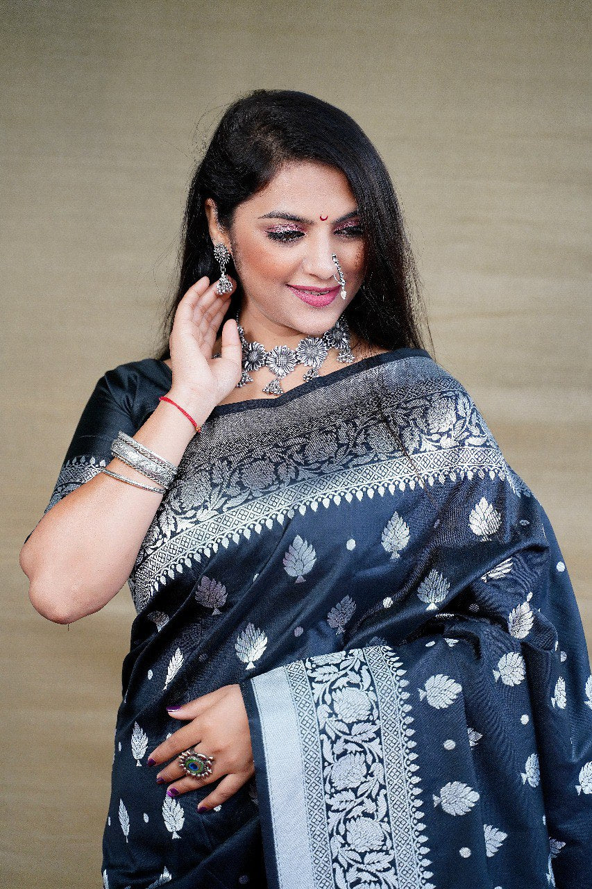 Proficient Black Banarasi Silk Saree With Symmetrical Blouse Piece