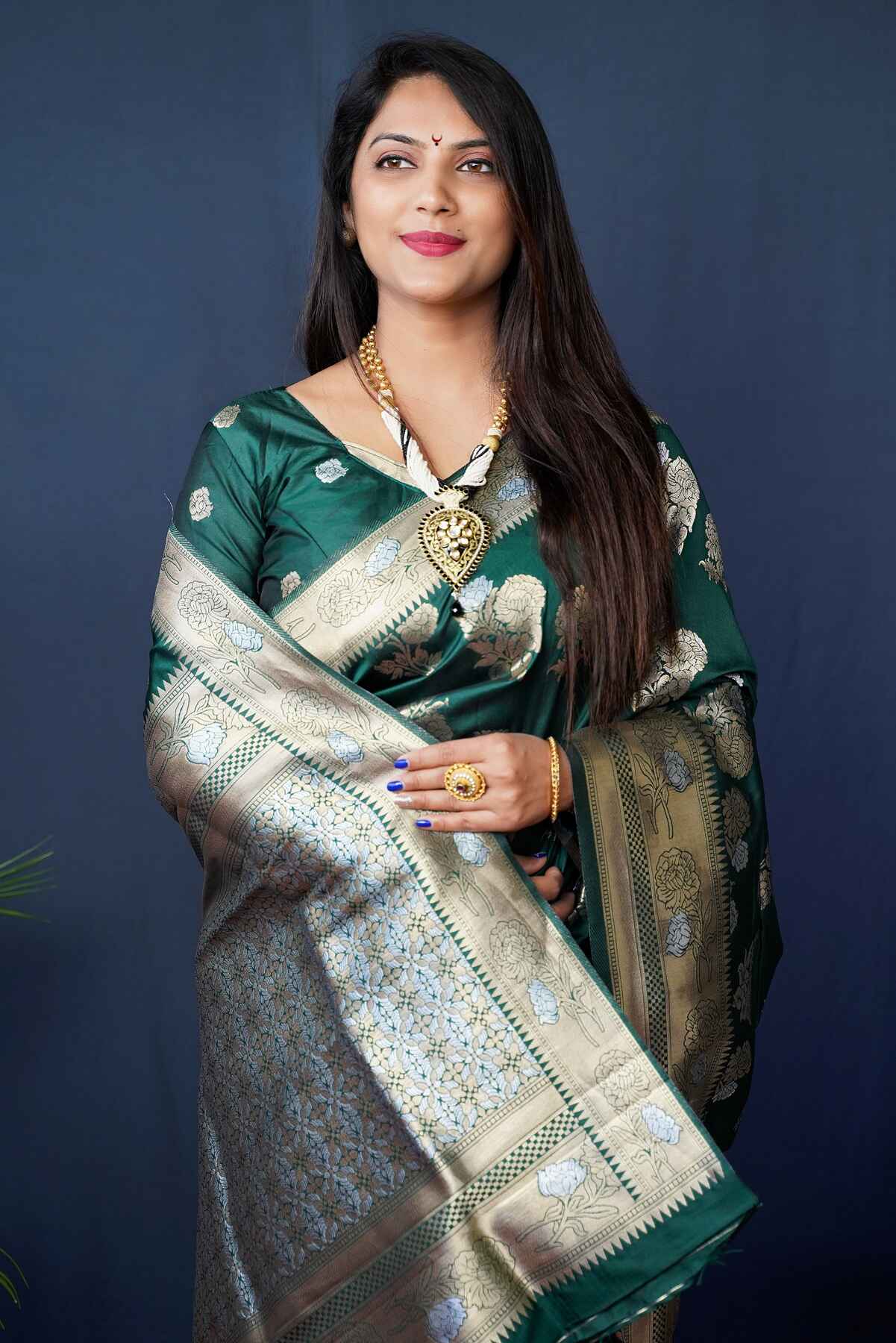 Superb Dark Green Kanjivaram Silk Saree With Glittering Blouse Piece