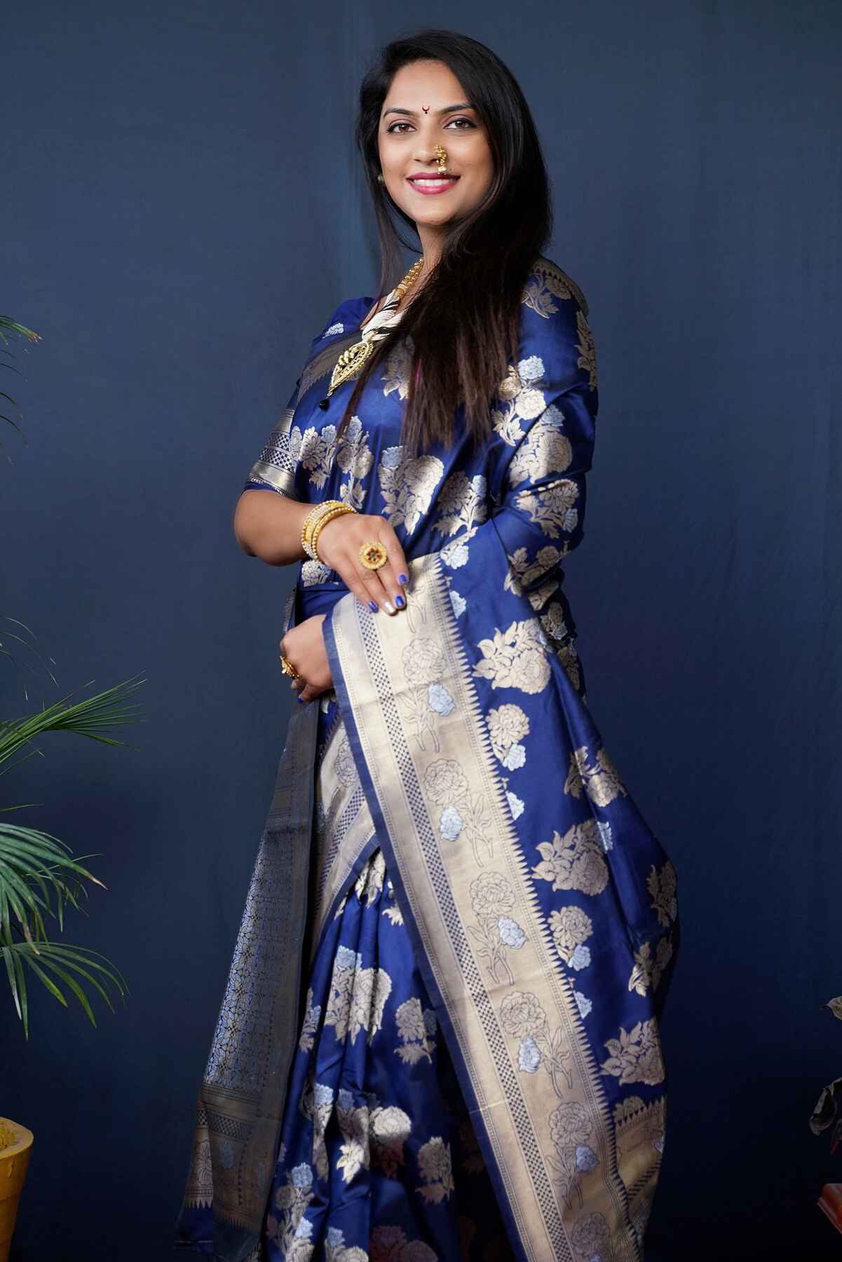 Snazzy Navy Blue Kanjivaram Silk With Glittering Blouse Piece