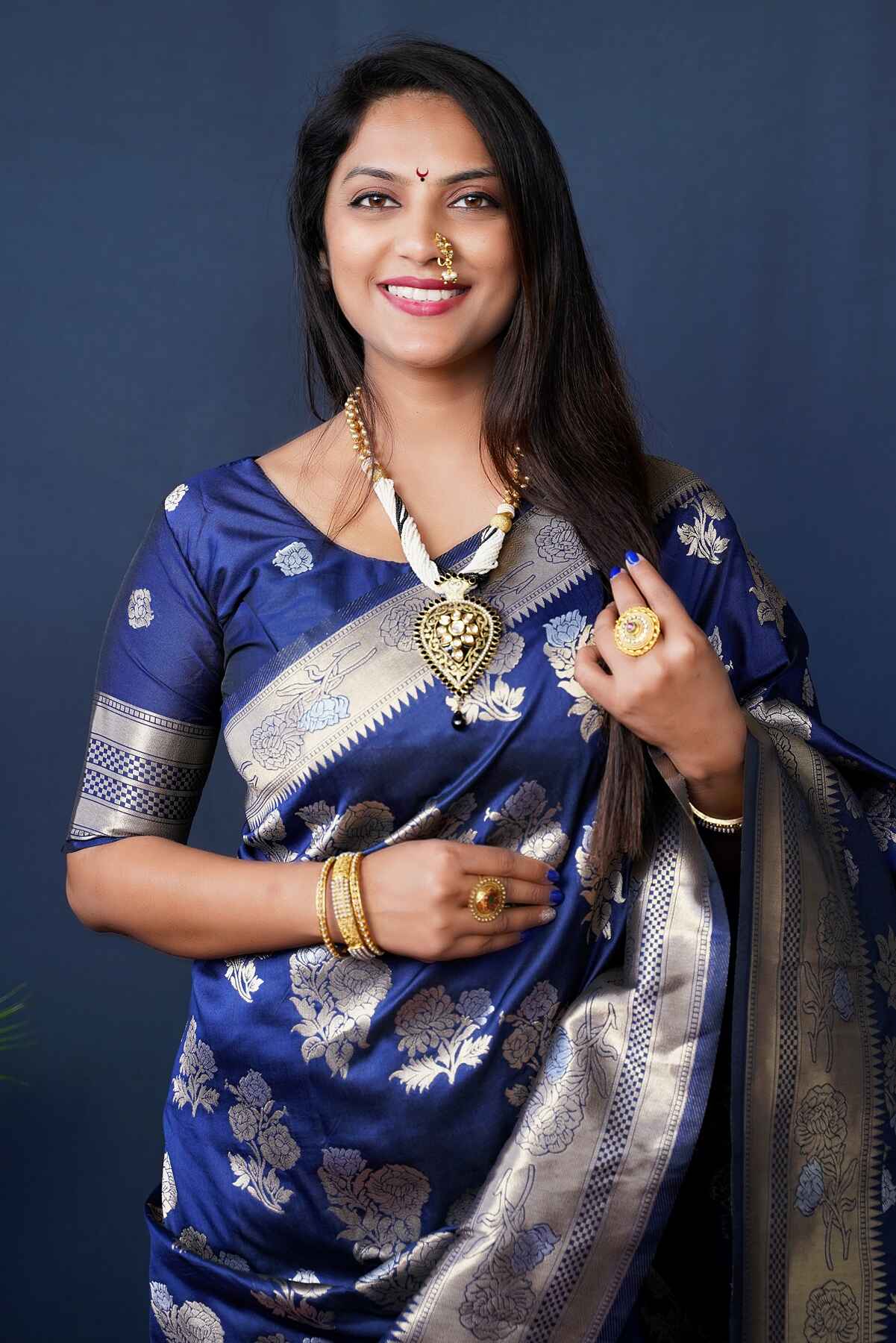 Snazzy Navy Blue Kanjivaram Silk With Glittering Blouse Piece