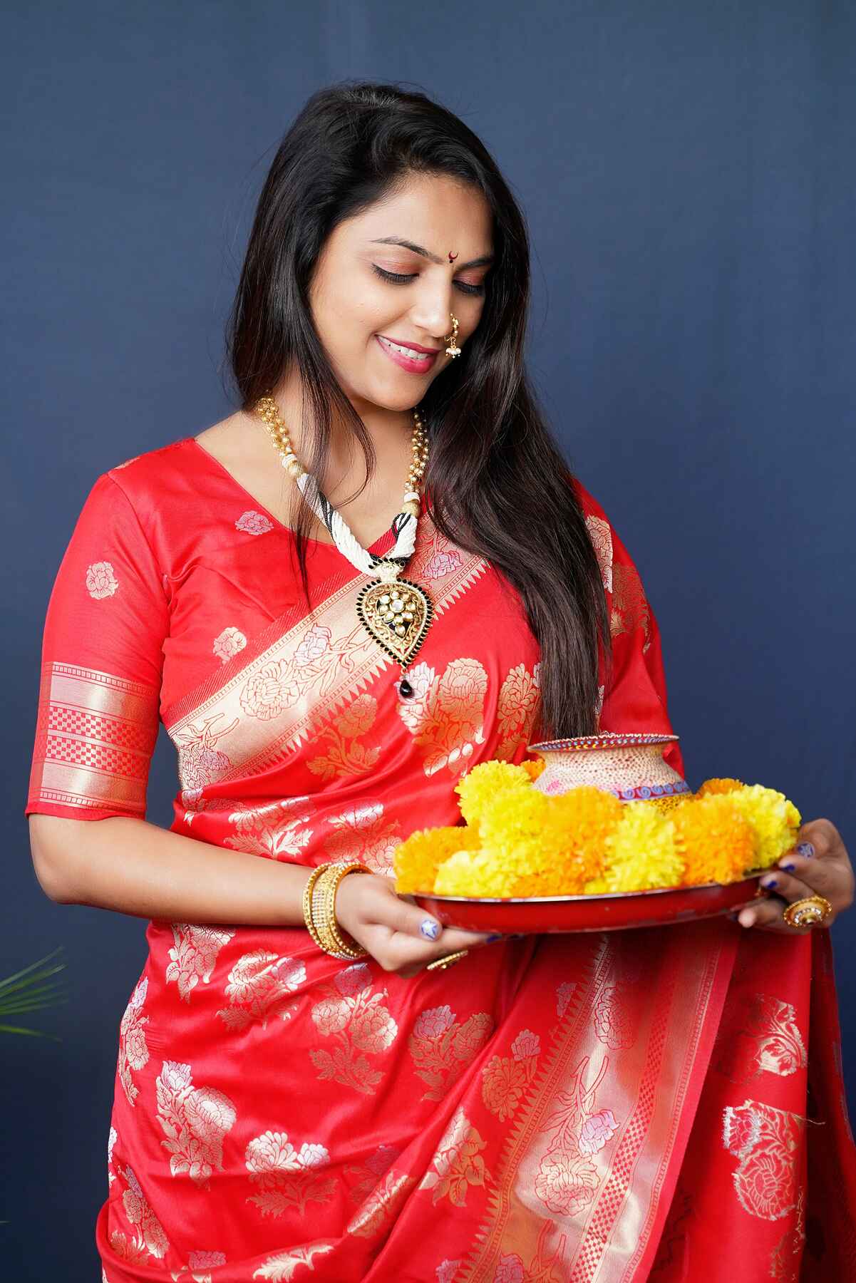Fragrant Red Kanjivaram Silk Saree With Glittering Blouse Piece