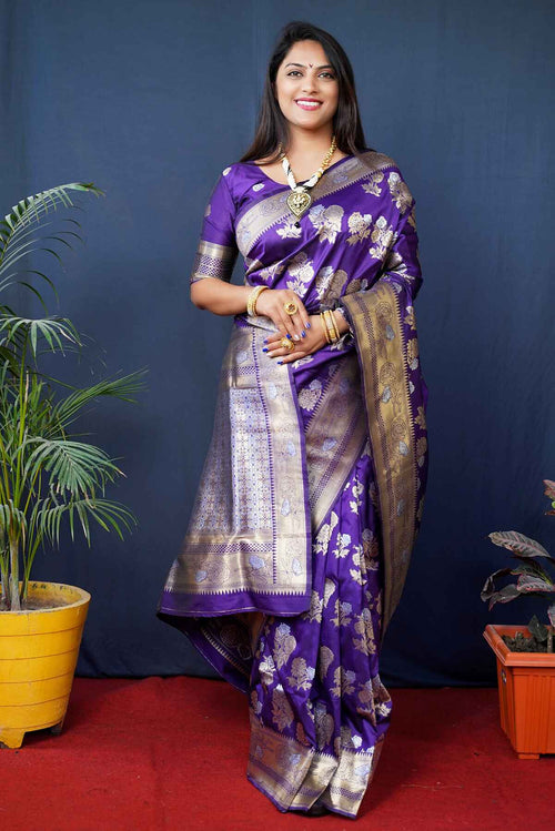 Symmetrical Royal Blue Kanjivaram Silk Saree With Glittering Blouse Piece