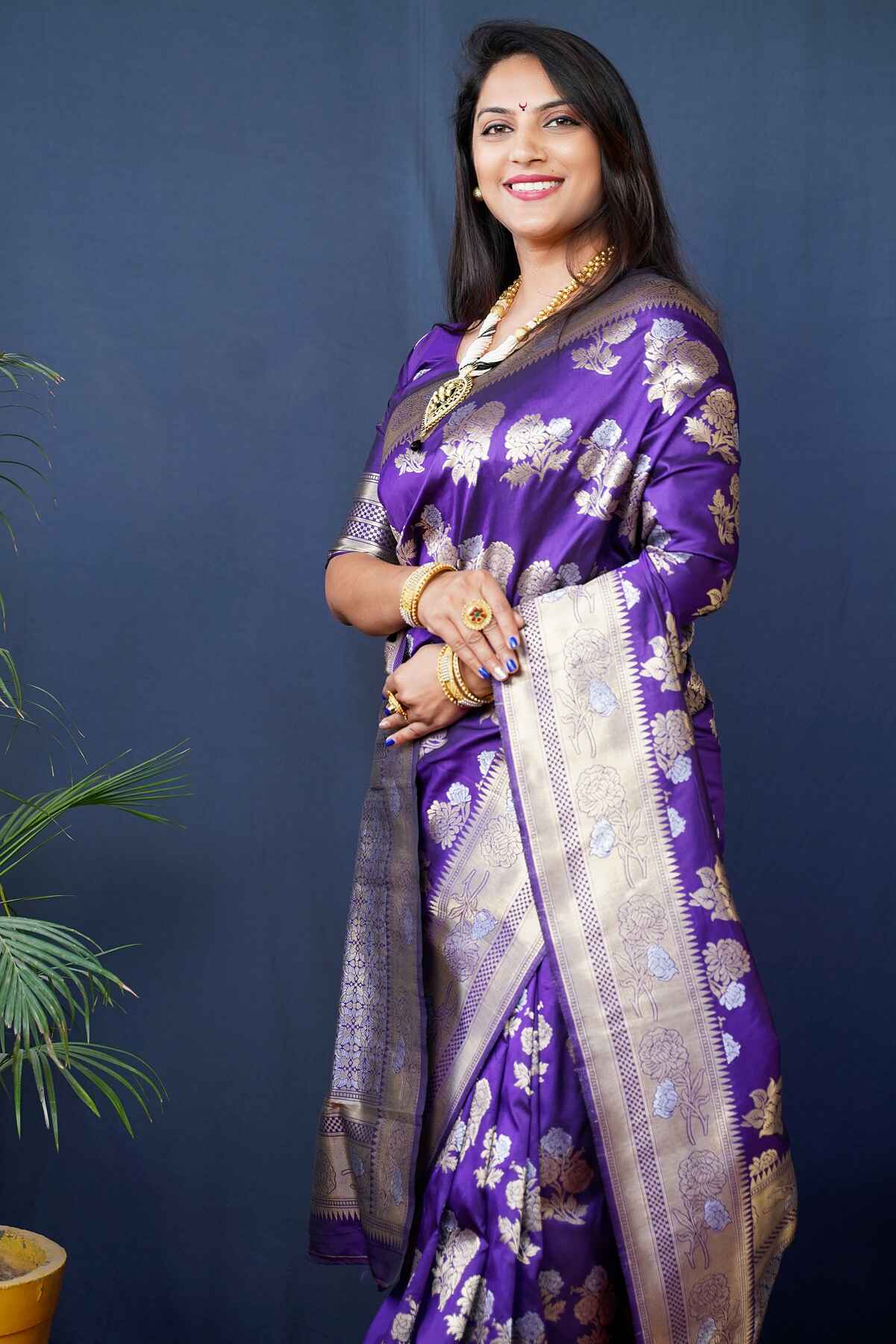 Symmetrical Royal Blue Kanjivaram Silk Saree With Glittering Blouse Piece