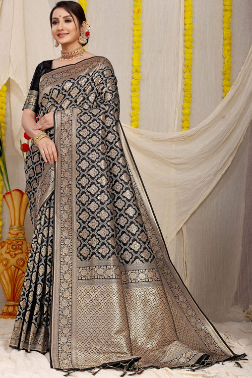 Pleasant Black Kanjivaram Silk With Tempting Blouse Piece