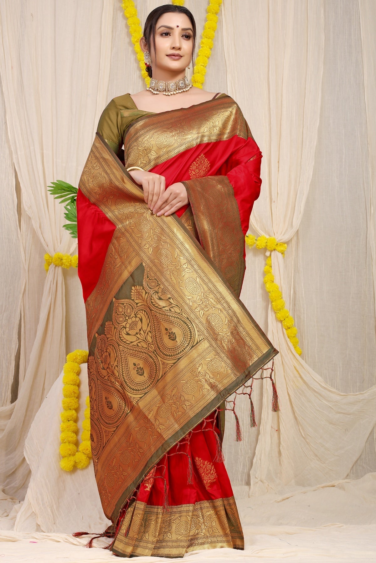 Stylish Red Banarasi Silk Saree With Forbearance Blouse Piece