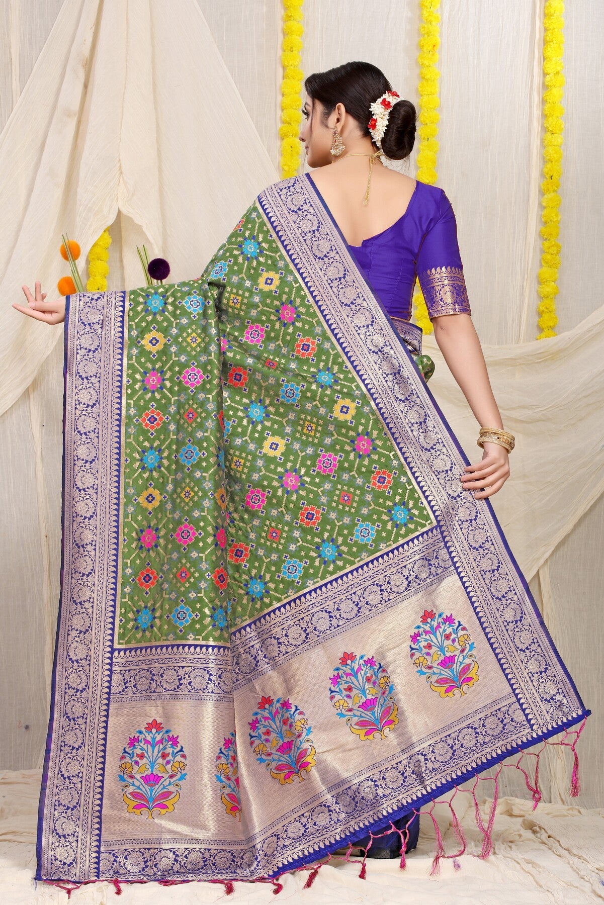 Stylish Green Soft Patola Silk Saree with Demanding Blouse Piece