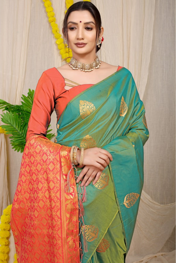 Adorable Green Banarasi Silk Saree With Captivating Blouse Piece