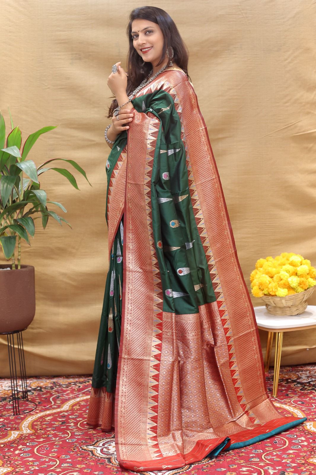 Pretty Dark Green Soft Banarasi Silk Saree With Flaunt Blouse Piece