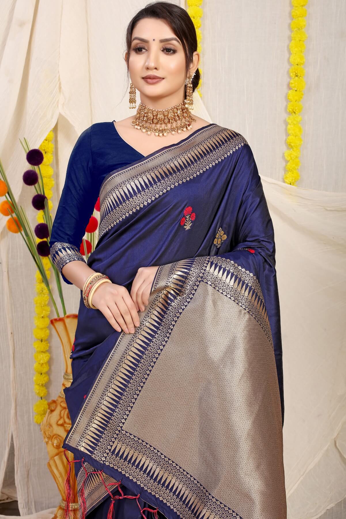 Stylish Navy Blue Banarasi Silk Saree With Magnetic Blouse Piece