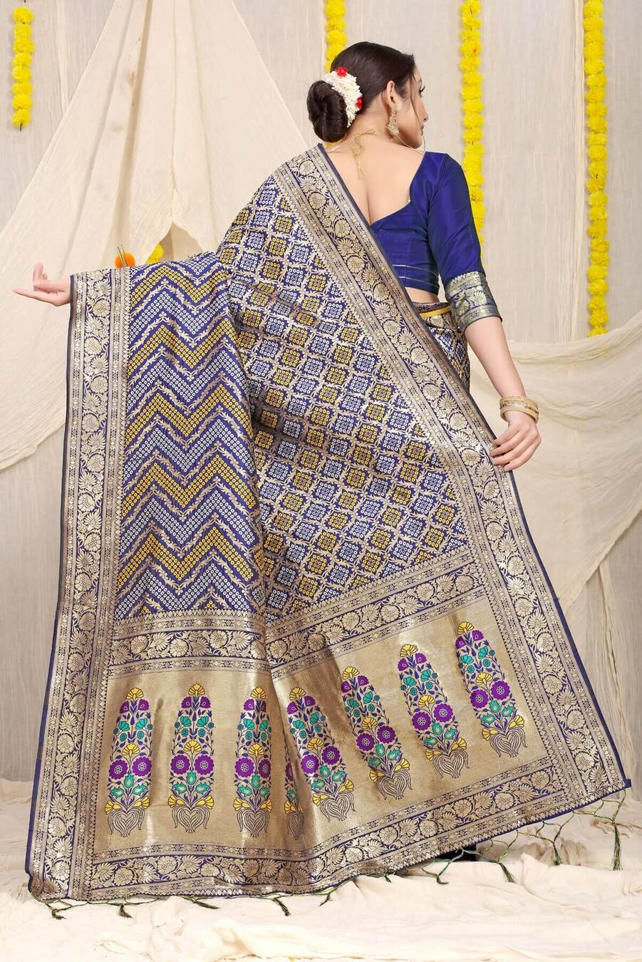 Staggering Navy Blue Soft Banarasi Silk Saree With Beautiful Blouse Piece