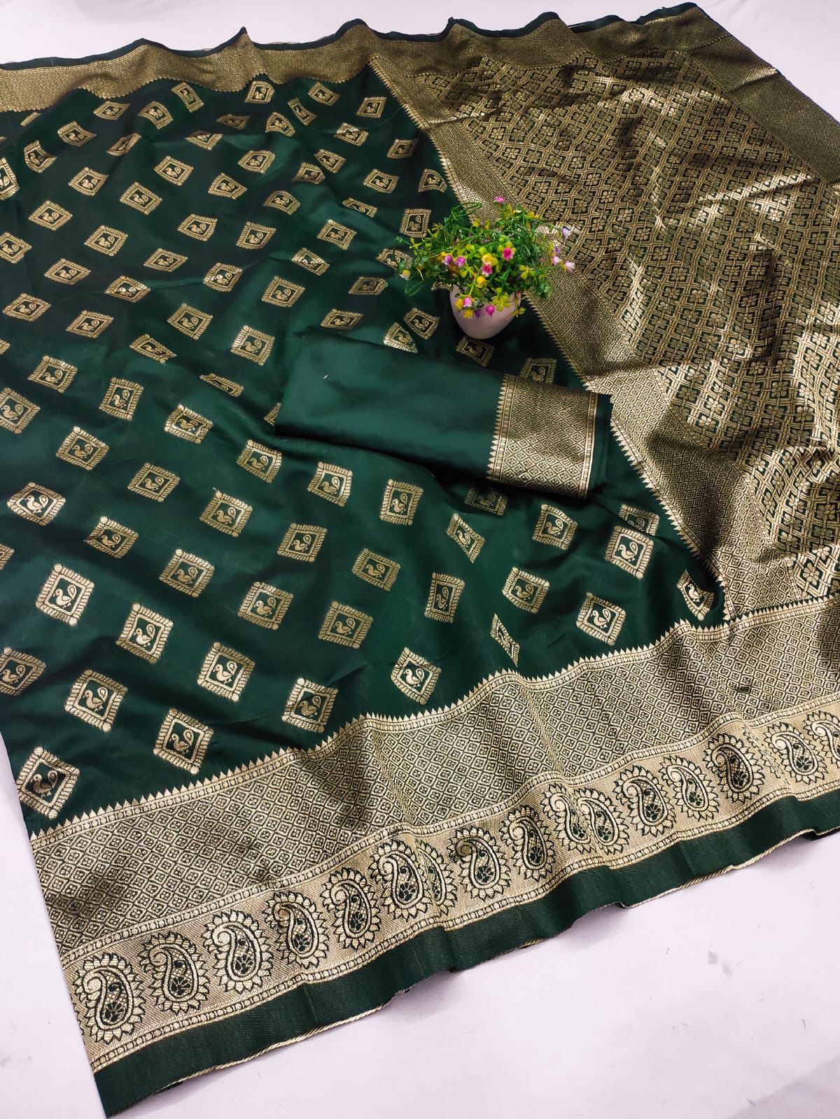 Ratatouille Dark Green Soft Silk Saree With Lassitude Blouse Piece
