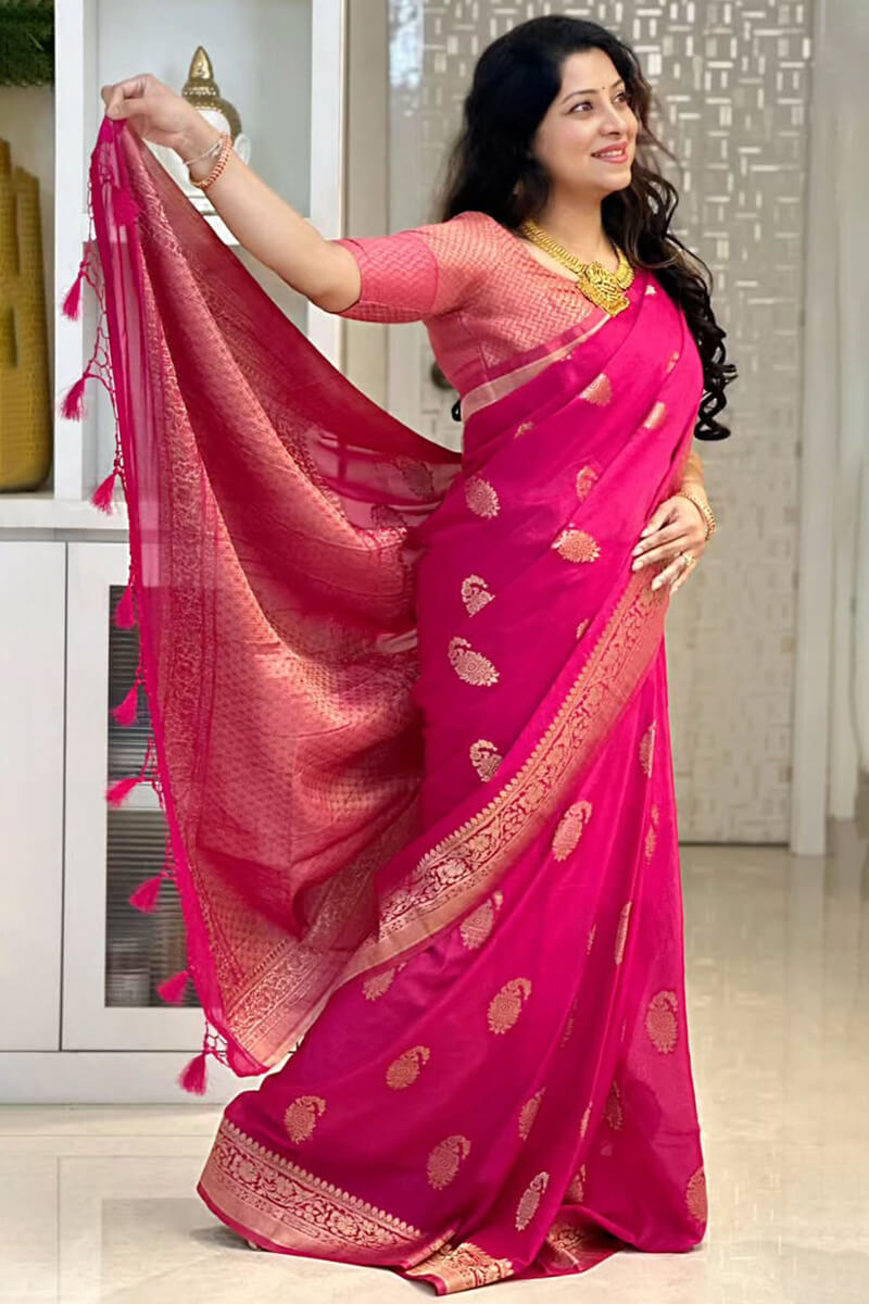 Smart Dark Pink Soft Silk Saree With Resplendent Blouse Piece