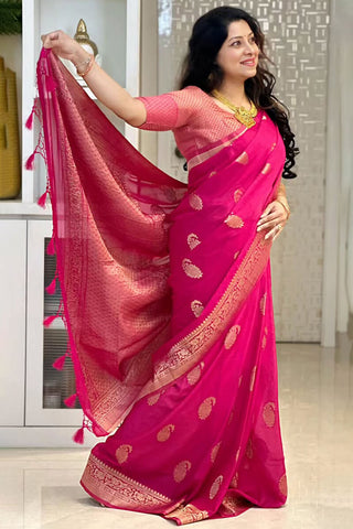 Smart Dark Pink Soft Silk Saree With Resplendent Blouse Piece