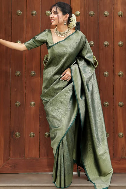 Blissful Dark Green Soft Silk Saree With Sizzling Blouse Piece