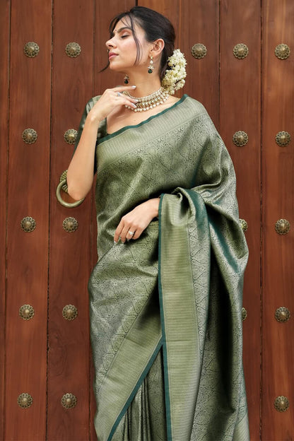 Blissful Dark Green Soft Silk Saree With Sizzling Blouse Piece