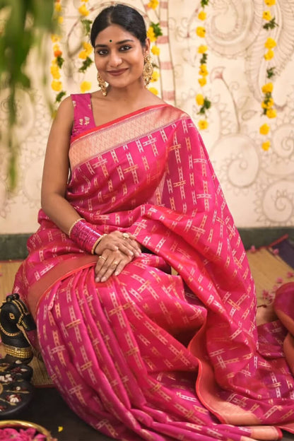 Artistic Dark Pink Soft Silk Saree With Refreshing Blouse Piece