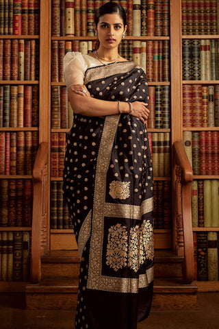 Glowing Black Soft Silk Saree With Admirable Blouse Piece