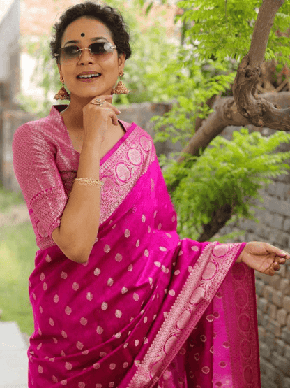 Pleasurable Dark Pink Soft Silk Saree With Surreptitious Blouse Piece
