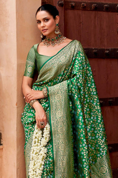 Enchanting Green Soft Silk Saree With Aplomb Blouse Piece