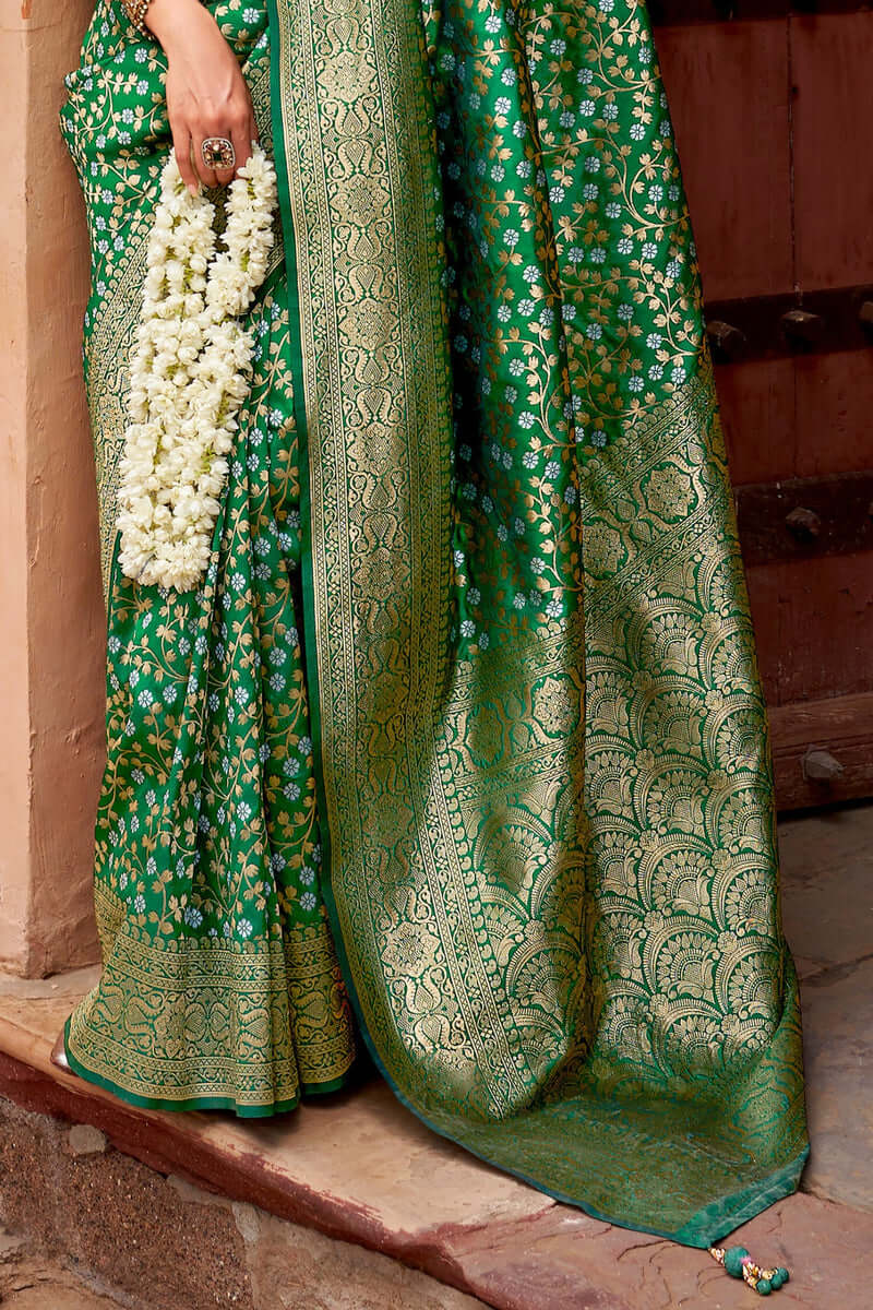 Enchanting Green Soft Silk Saree With Aplomb Blouse Piece