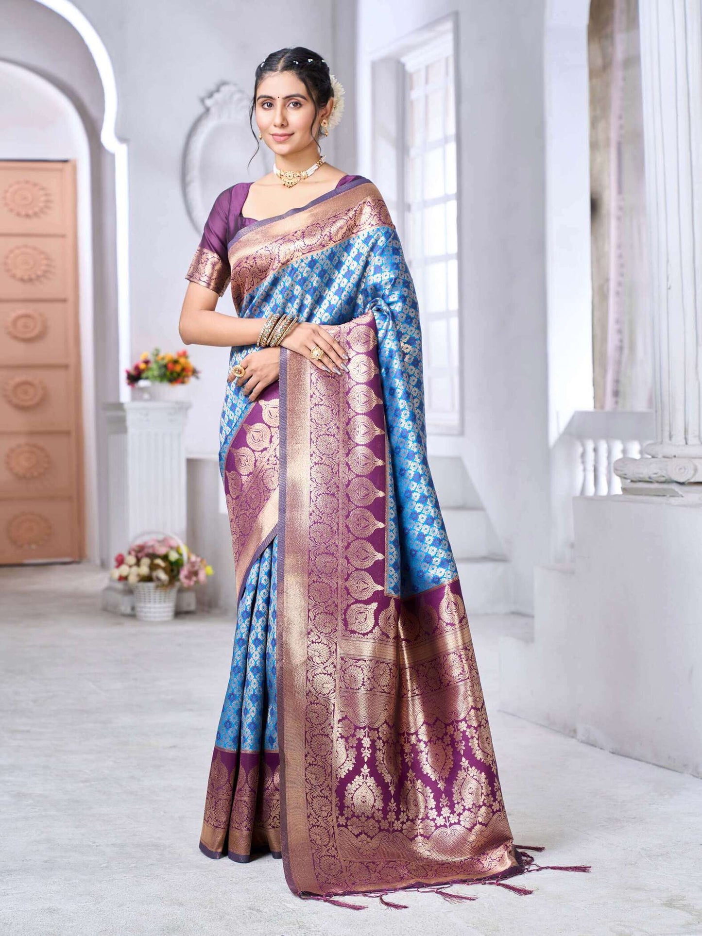 Flameboyant Firozi Soft Silk Saree With Pretty Blouse Piece