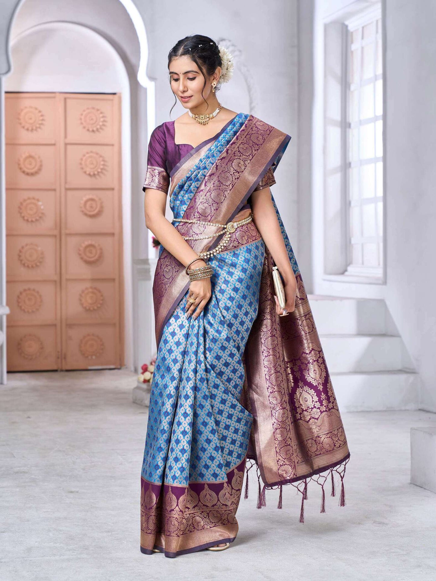 Flameboyant Firozi Soft Silk Saree With Pretty Blouse Piece