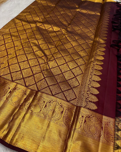 Tantalizing Maroon Soft Banarasi Silk Saree With Staring Blouse Piece