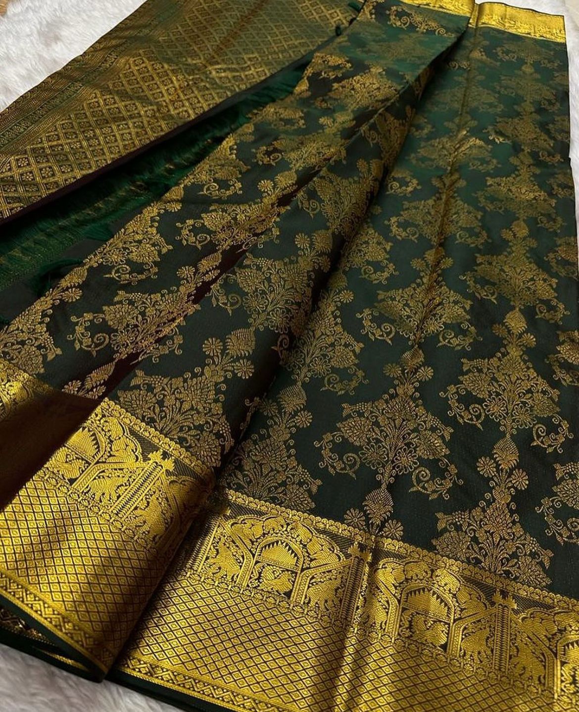 Devastating Dark Green Soft Banarasi Silk Saree With Exemplary Blouse Piece