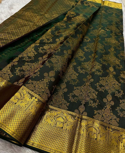 Devastating Dark Green Soft Banarasi Silk Saree With Exemplary Blouse Piece