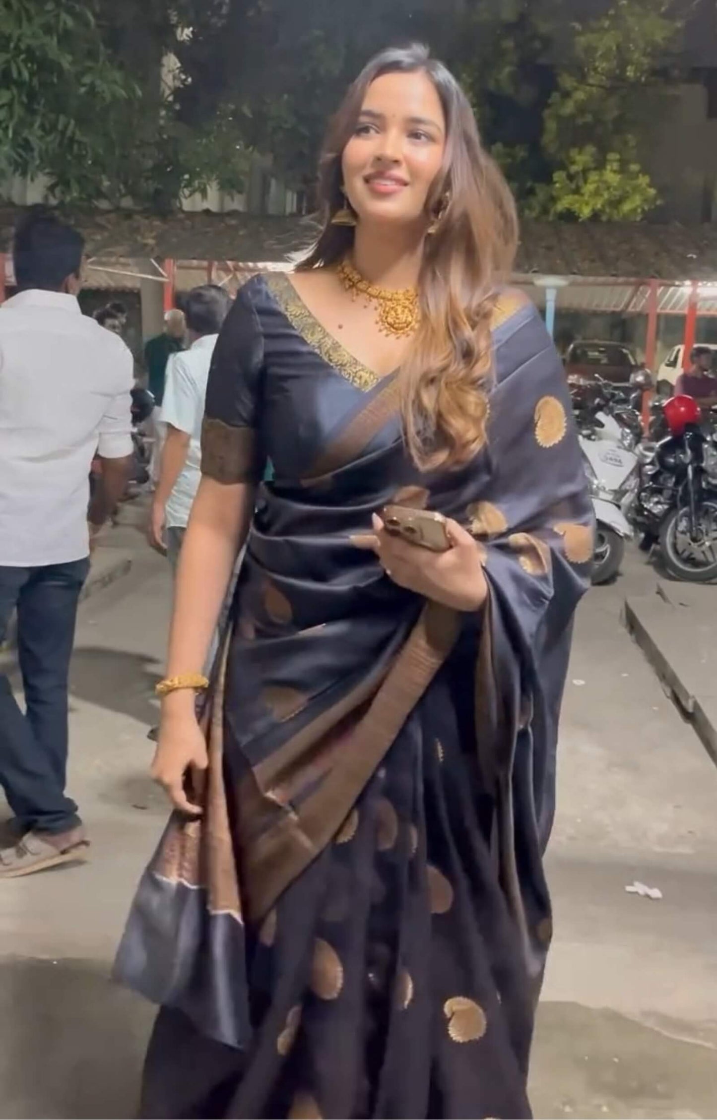 Delectable Black Soft Silk Saree With Fancifull Blouse Piece