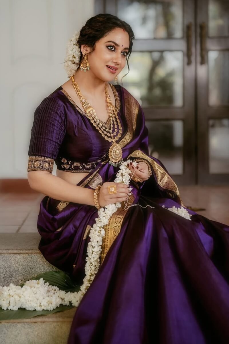 Evocative Purple Soft Banarasi Silk Saree With Piquant Blouse Piece
