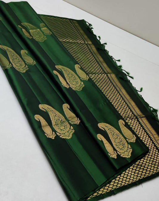 Entrancing Dark Green Soft Silk Saree With Divine Blouse Piece