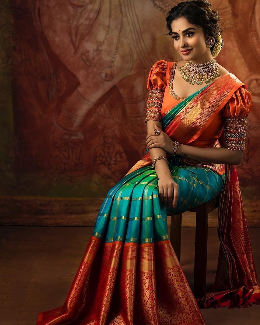 Staggering Rama Soft Silk Saree With Incomparable Blouse Piece