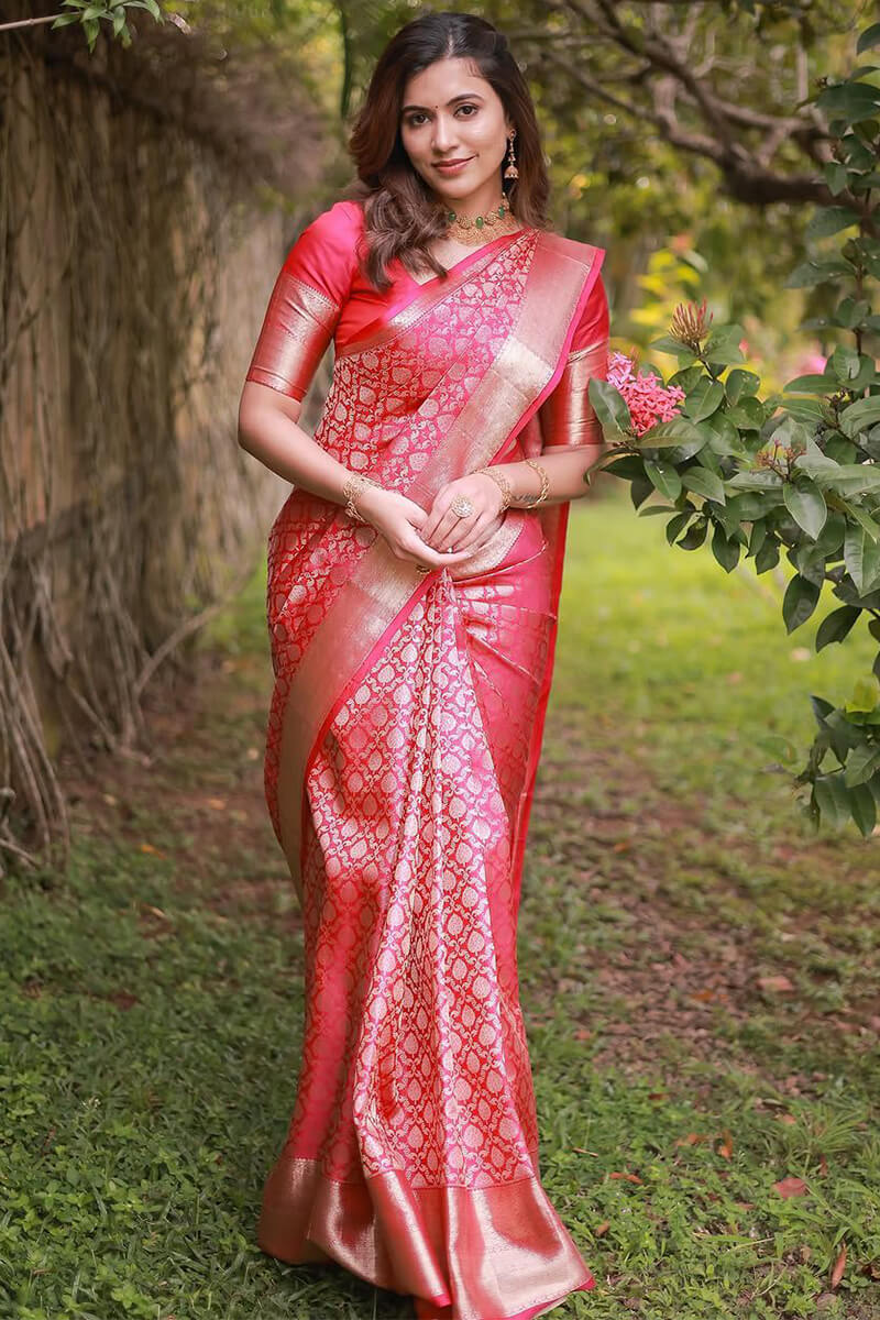 Divine Dark Pink Soft Silk Saree With Denouement Blouse Piece