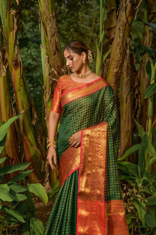 Sophisticated Green Soft Banarasi Silk Saree With Bewitching Blouse Piece