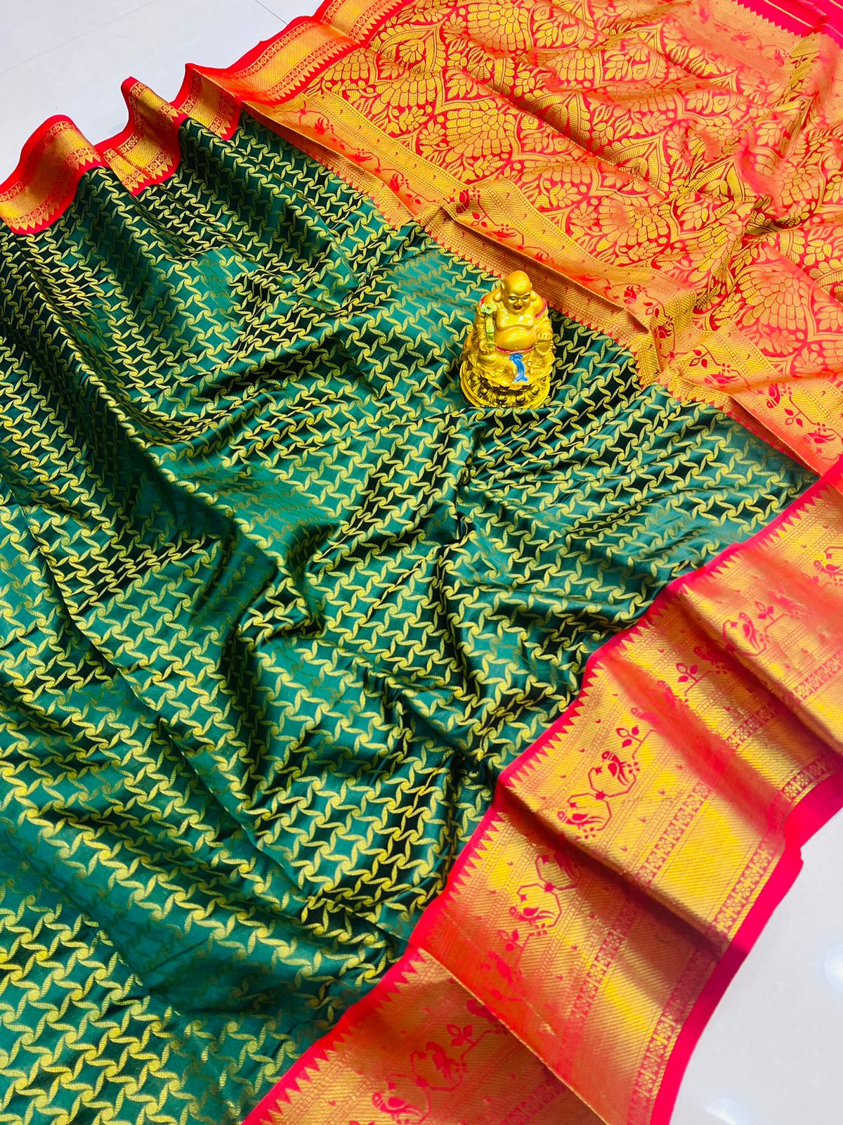 Sophisticated Green Soft Banarasi Silk Saree With Bewitching Blouse Piece