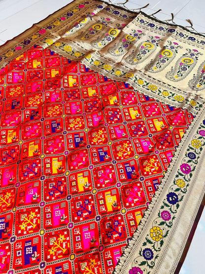 Vestigial Red Paithani Silk Saree With Admirable Blouse Piece
