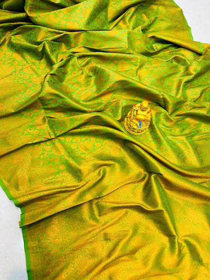 Outstanding Green Kanjivaram Silk Saree With Outstanding Blouse Piece