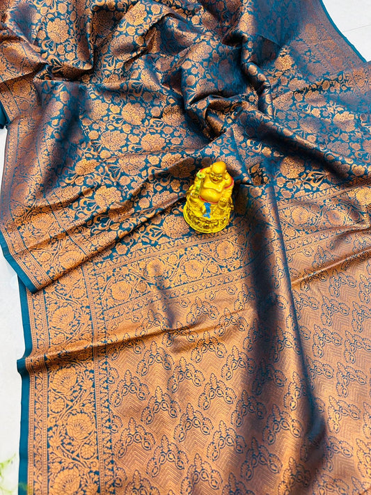 Comely Rama Kanjivaram Silk Saree With Outstanding Blouse Piece